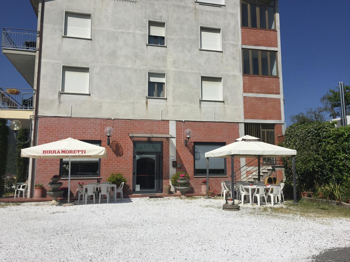 Albergo Ristorante La Greppia Montedivalli Chiesa Exterior photo